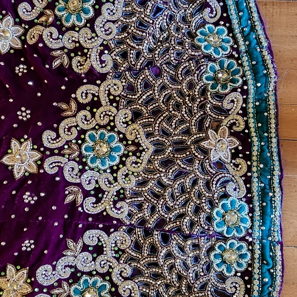 Stunning purple velvet lehenga ( skirt, crop and shawl) - Picture 2 of 8